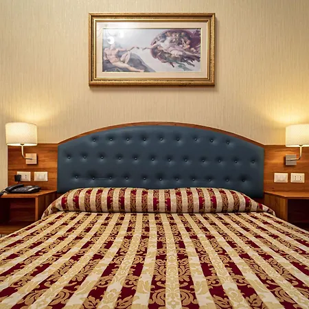 Hotel Romeo 3*