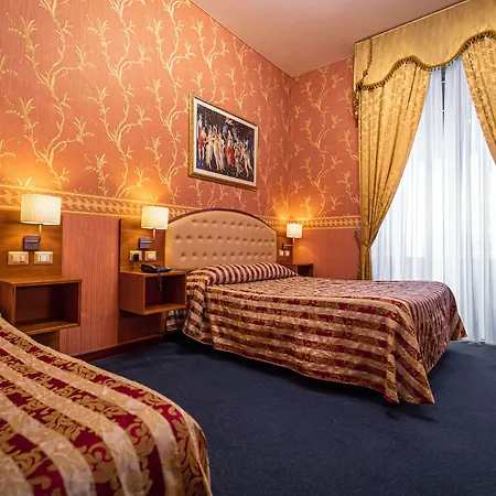Hotel Romeo 3*